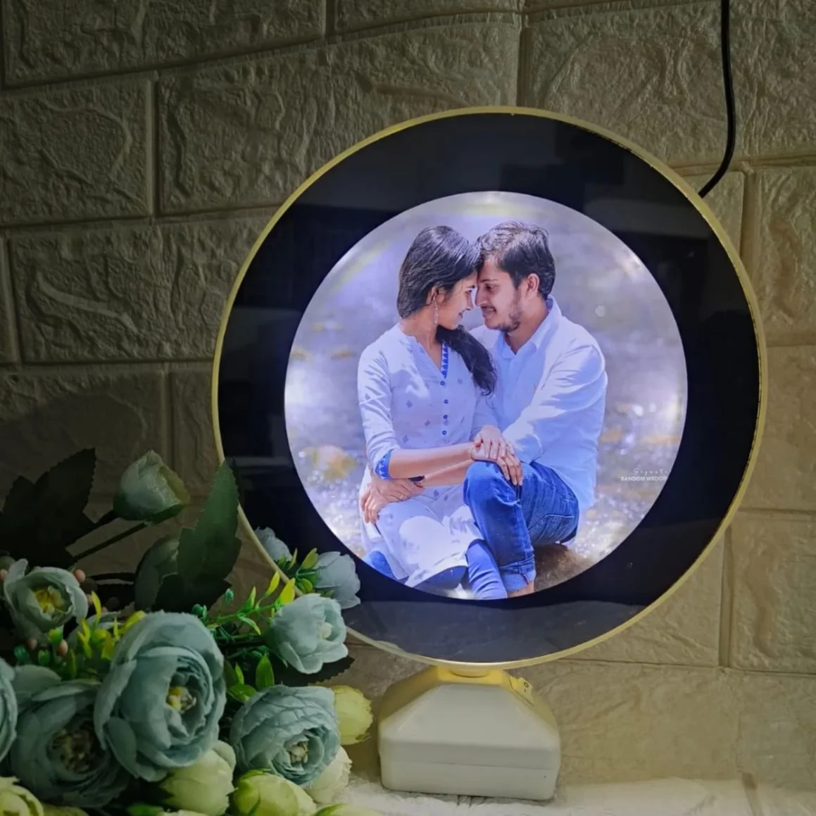 30% Offer For Magic Mirror circle Shape Frame | USB Powered Photo Frame ...